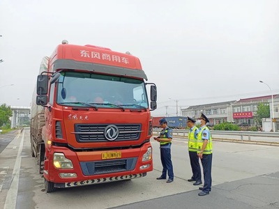 揚(yáng)州、滁州開展長(zhǎng)三角區(qū)域省界聯(lián)合治超專項(xiàng)行動(dòng)